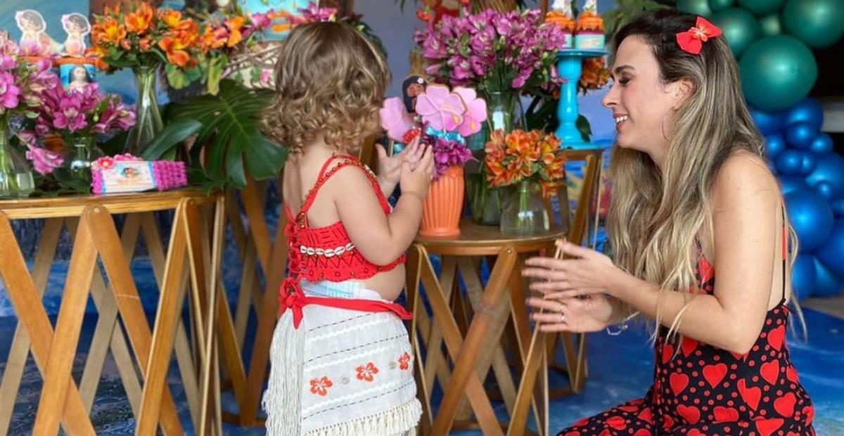 Tatá Werneck celebra aniversário de dois anos da filha, Clara Maria: ”Só quero te fazer feliz”
