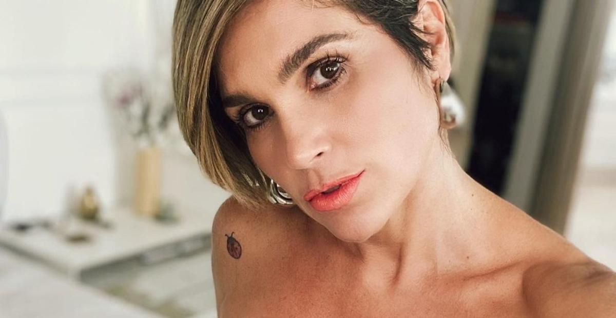 Decotada, Flávia Alessandra esbanja beleza em look grifado e ganha elogios da web: ”Perfeita”
