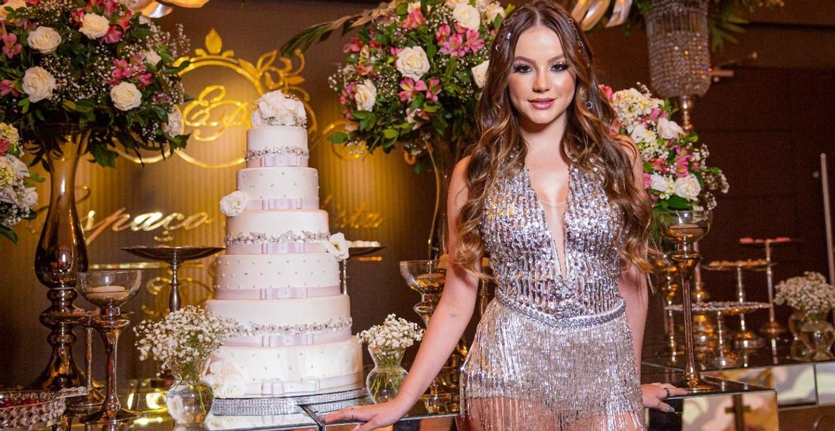 Atriz Bela Fernandes comemora seus 17 anos com festão arrasador; veja as fotos