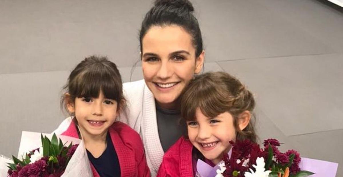 Kyra Gracie surge com fantasia divertida em Halloween com as filhas, Ayra e Kyara