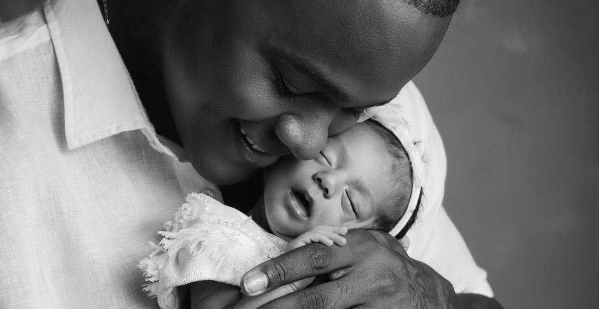 Léo Santana celebra o primeiro mês da filha, Liz: ”Amor de minha vida”