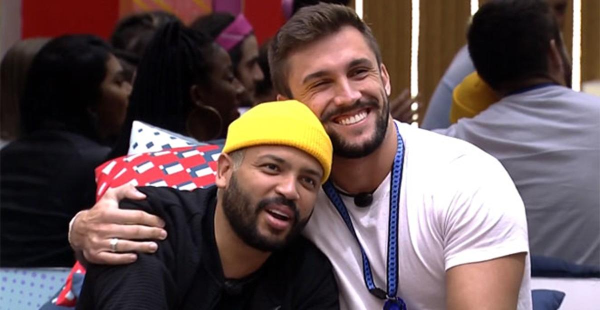 Projota e Arthur se reencontram no clipe de ‘Volta’, novo hit do rapper
