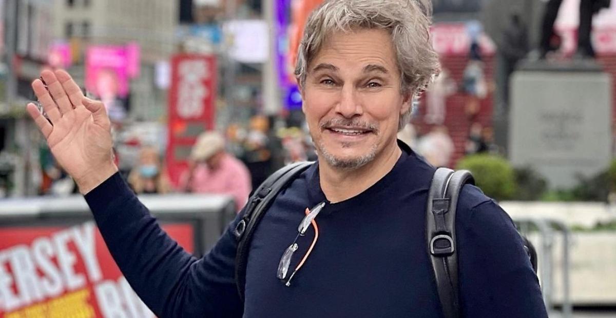 Edson Celulari se derrete ao mostrar fotos de sua esposa com Sophia Raia