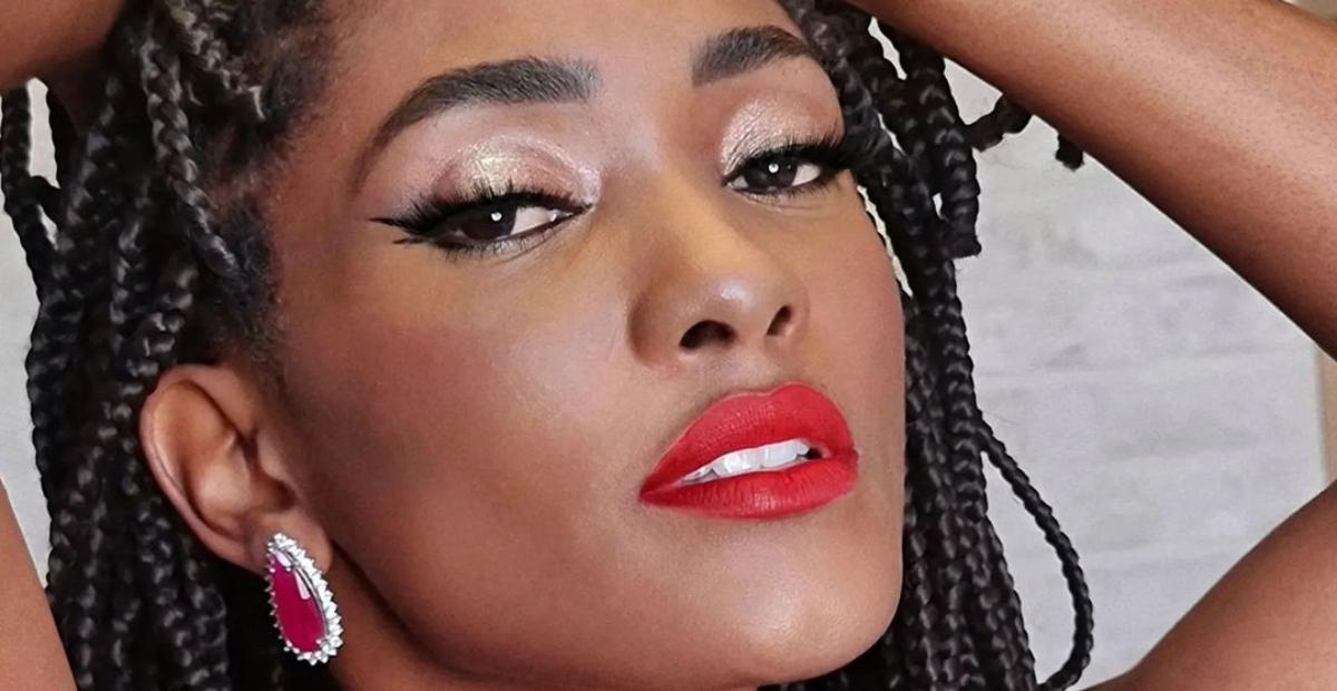 Erika Januza aparece com policiais nos bastidores de ‘Arcanjo Renegado 2’ e chama atenção dos fãs