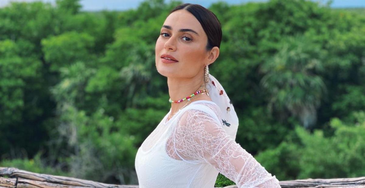 Thaila Ayala toma café da manhã na piscina e esbanja luxo em Fortaleza: ”Que linda”