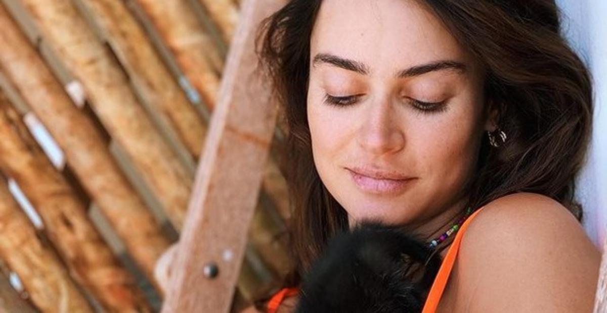 Grávida do primeiro filho, Thaila Ayala resgata gatinho: ”Ele sentiu Francisco, que sentiu ele”