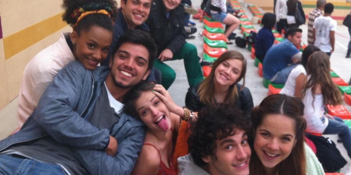 Rodrigo Simas resgata cliques raros nos bastidores de ‘Malhação Intensa’ e celebra: ”O tempo voa”