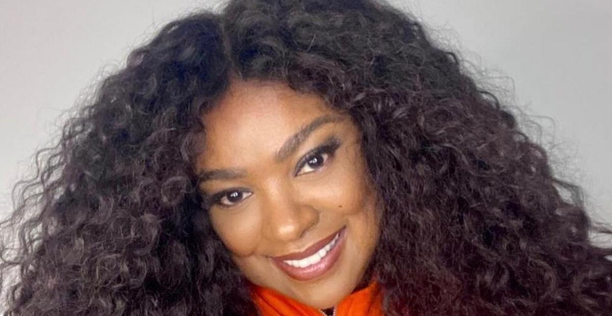 Cris Vianna posta clique com vestido de fenda e ganha elogios: ”Sextou”