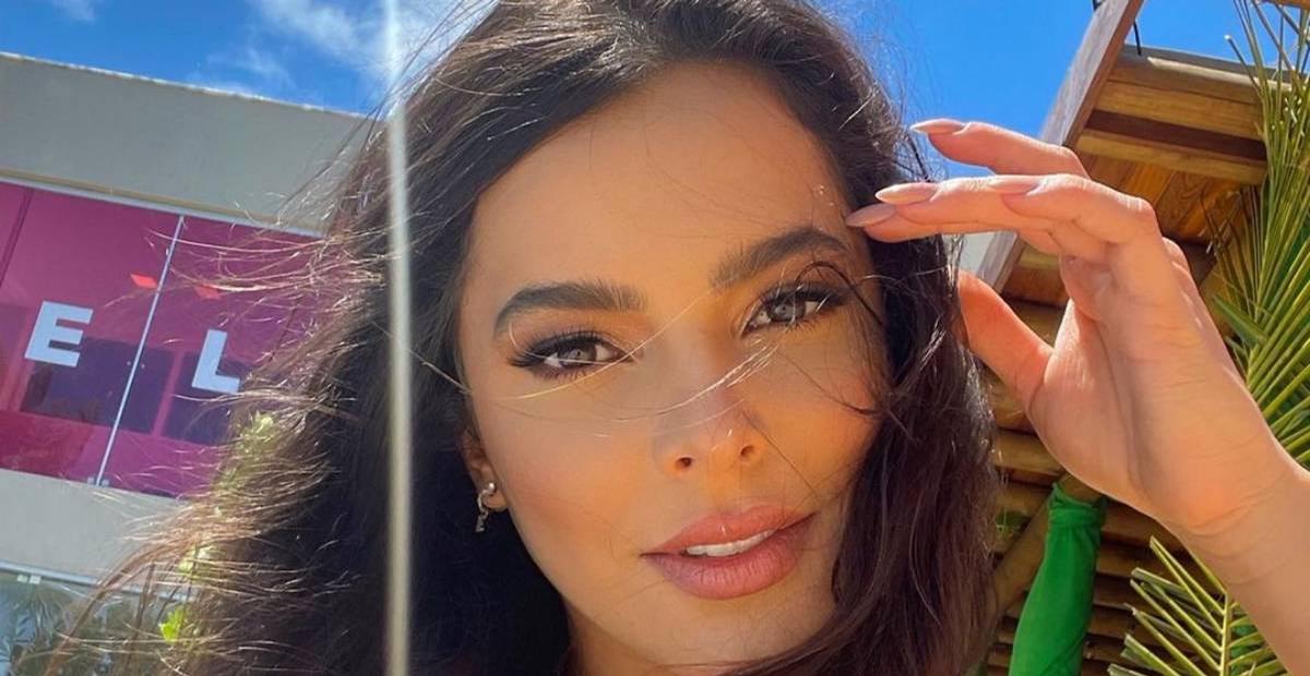 Ex-BBB Emilly Araújo arranca suspiros ao postar clique de biquíni: ”Maravilhosa”