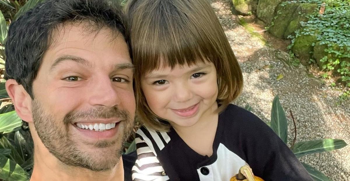 Duda Nagle publica fotos perfeitas após receber visita de Zoe no trabalho
