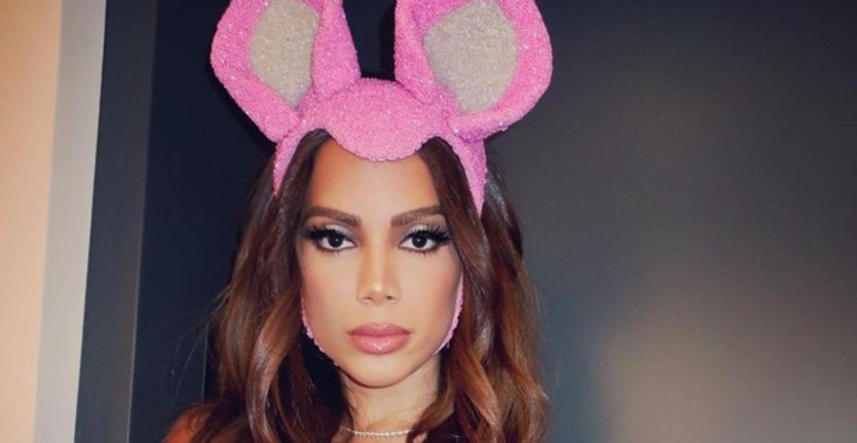 Anitta aposta em fantasia sensual usada por Sabrina Sato para Halloween nos EUA: ”Muito linda!”