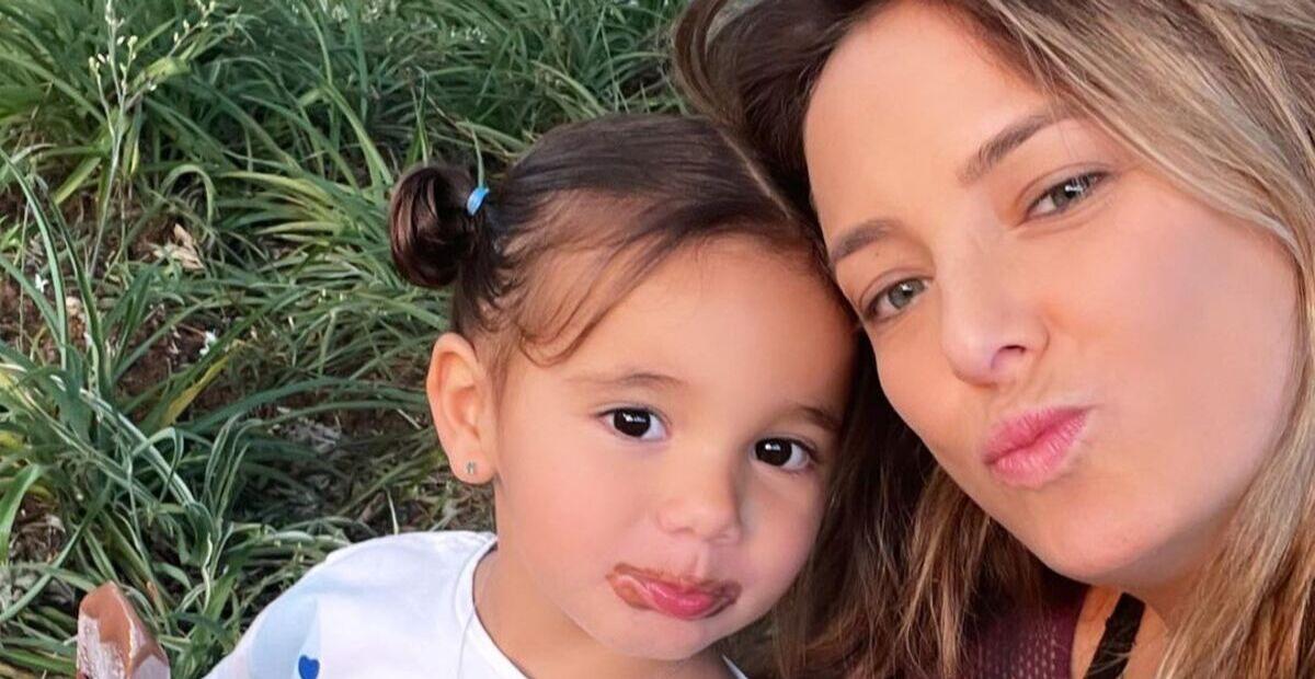 Filha de Ticiane Pinheiro e César Tralli esbanja fofura ao surgir fantasiada para o Halloween