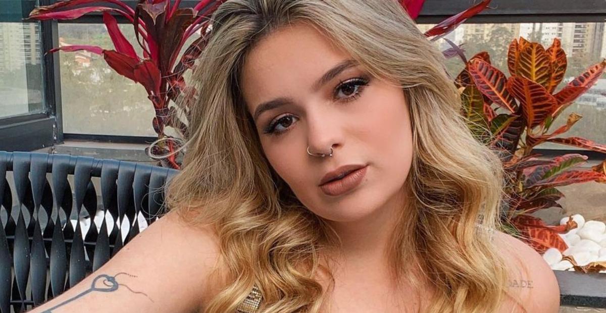 De biquíni, Viih Tube exibe marquinha perfeita de bronzeado e arranca suspiros dos internautas: “Tá linda!”