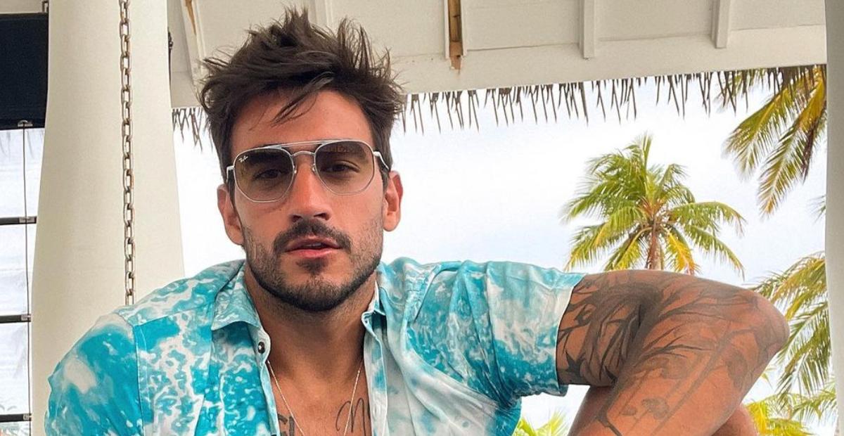 Após término, Guilherme Napolitano aparece com carros de luxo em Orlando: ”Aproveitando”