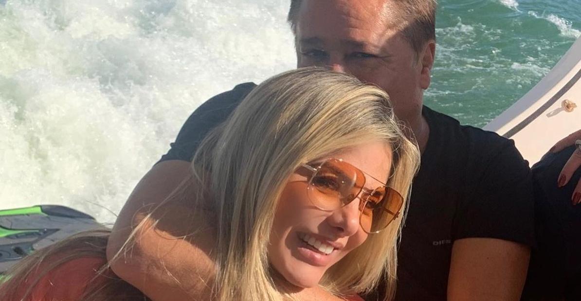 De biquíni, Poliana Rocha ostenta corpão e deixa Leonardo babando: ”Gata demais!”
