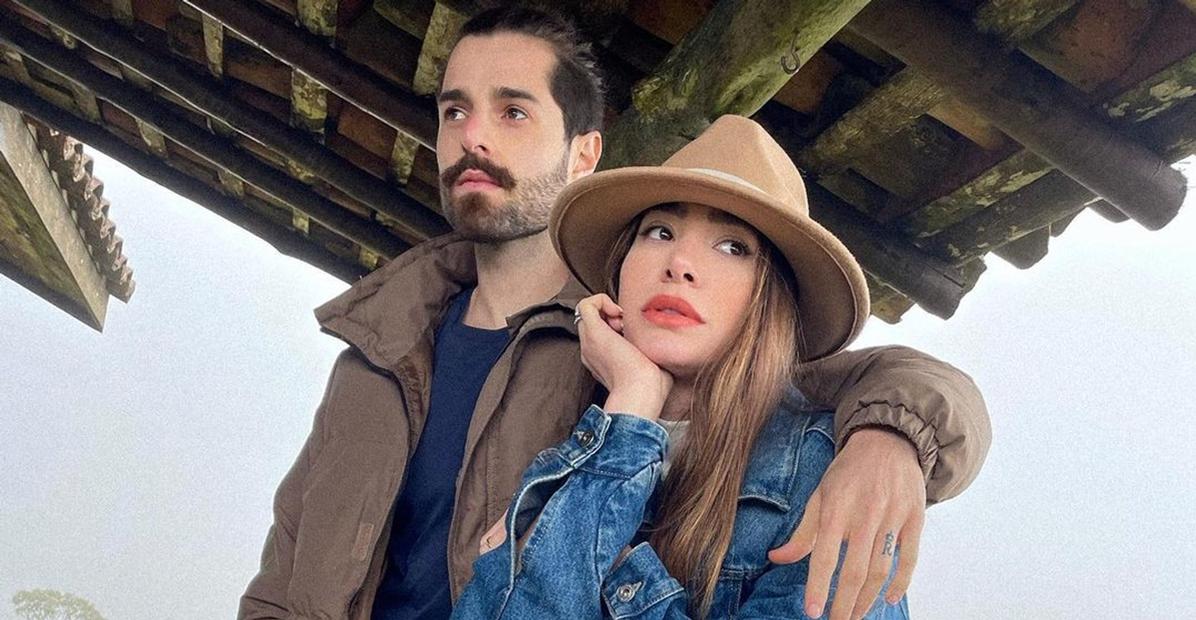 Após curtir o marido em viagem romântica, Romana Novais se declara e revela surpresas