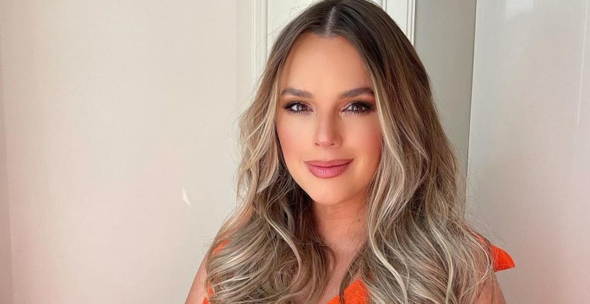 Thaeme Mariôto fura a orelha da filha, Ivy, com procedimento humanizado: ”Sensacional”