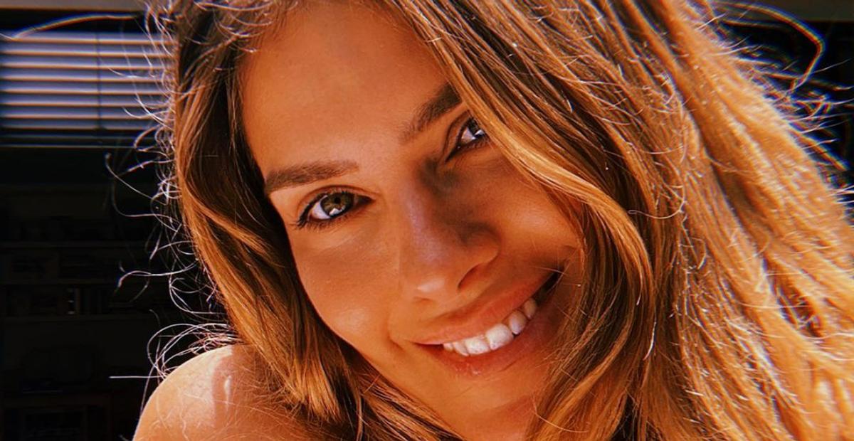 Carolina Dieckmann arranca suspiros ao surgir de biquíni na web: ”Muito linda!”