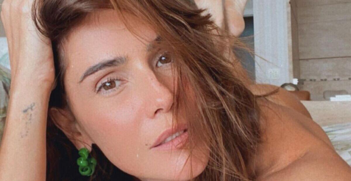 De biquíni, Deborah Secco exibe curvas espetaculares e para tudo: ”Perfeita”
