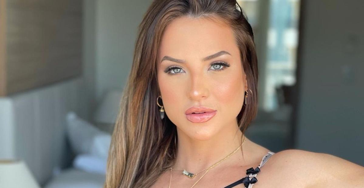 Com decote no limite, Gabi Martins exibe fantasia de vampira sensual: ”Sem condições”