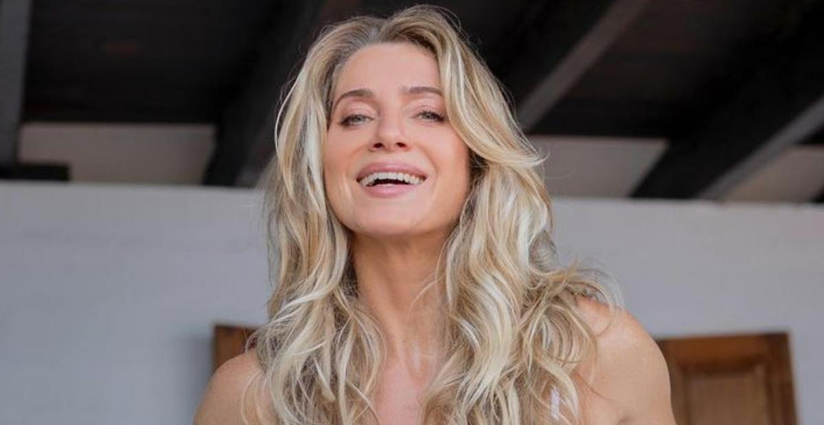 Letícia Spiller recebe elogios ao surgir deslumbrante com vestido branco: ”Lindíssima!”