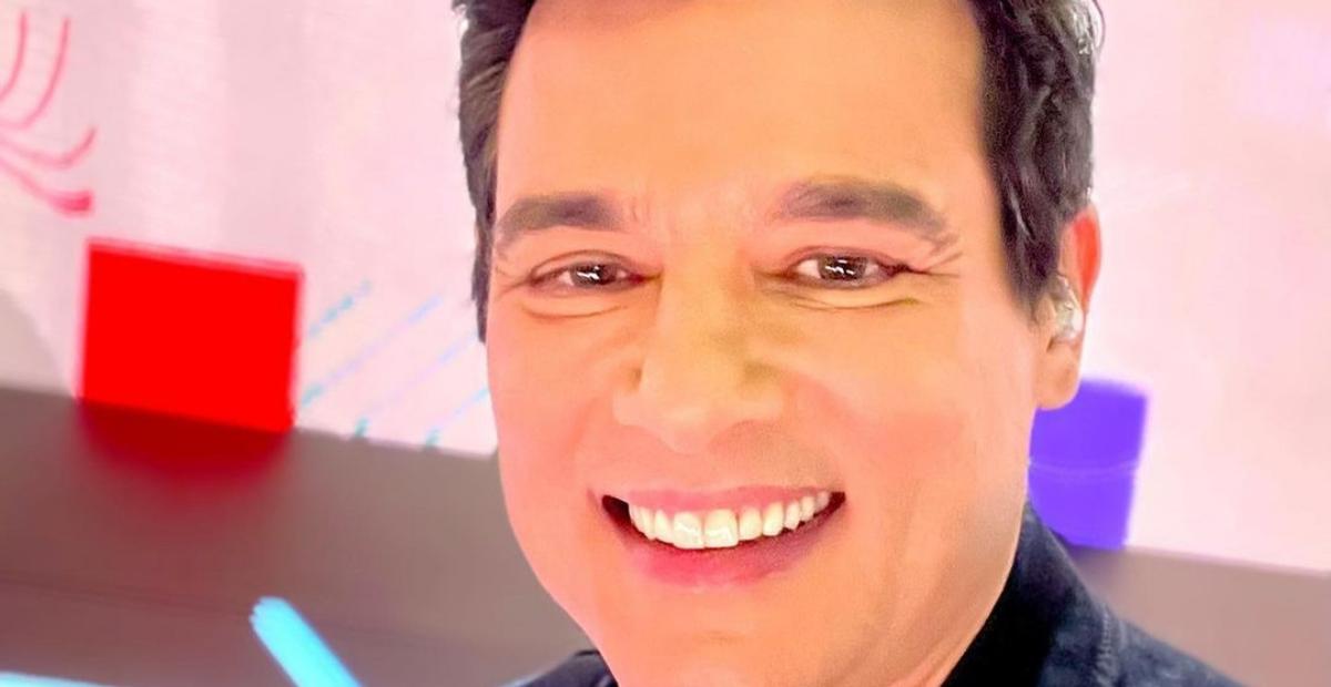 Celso Portiolli relembra festa de aniversário que fez em estúdio de rádio em 1992