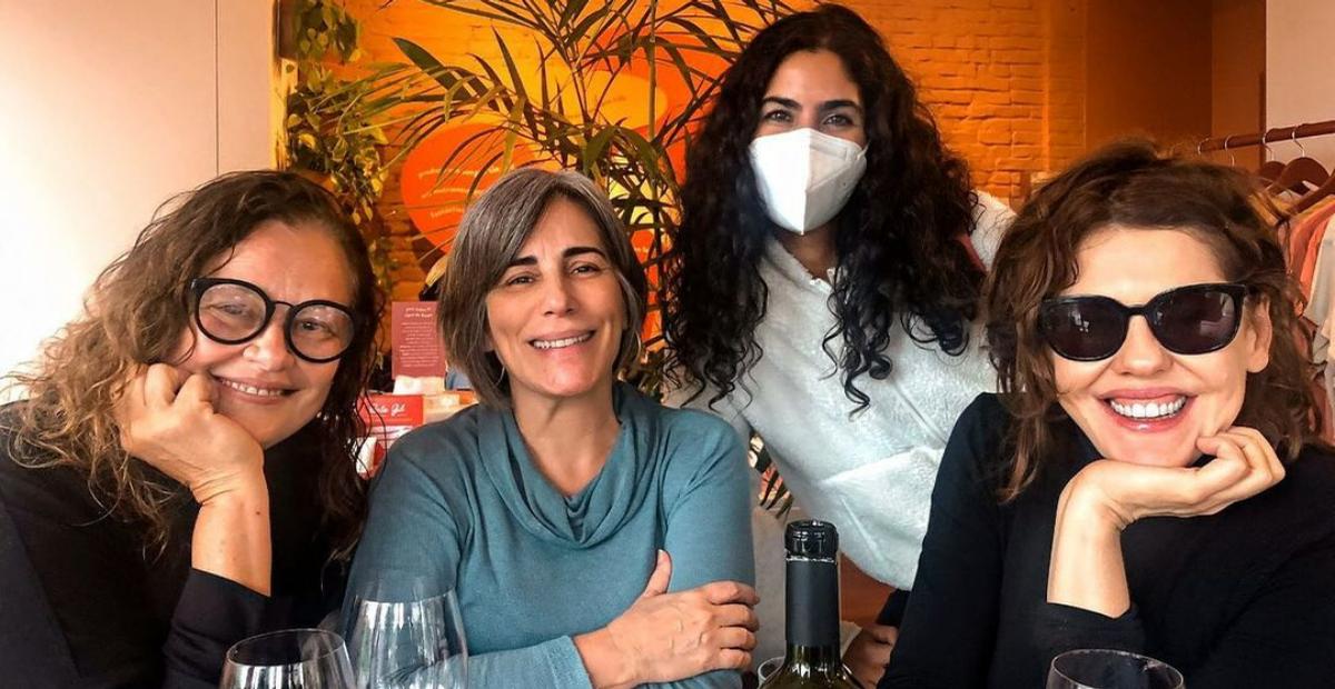 Gloria Pires relembra encontro especial que teve com amigas: ”Com as manas”