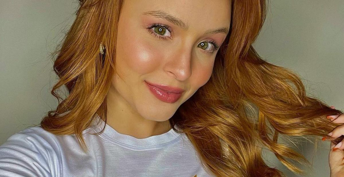 Ruiva, Larissa Manoela relembra mudança radical no visual e brinca: ”Felizinha!”