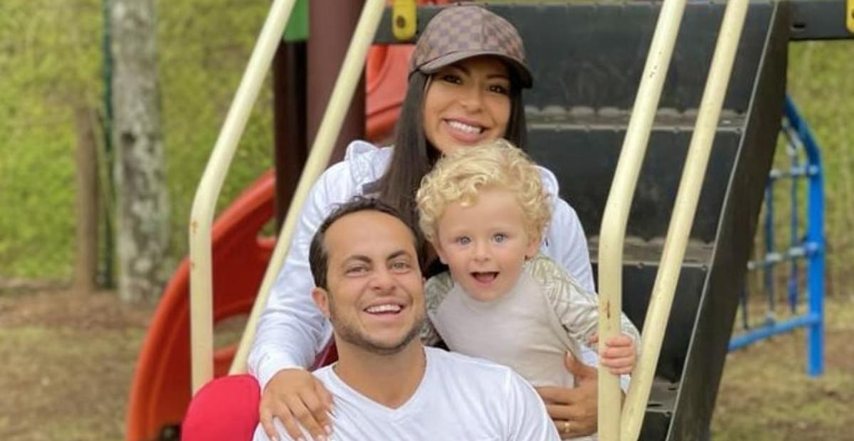 Thammy Miranda se derrete ao surgir coladinho com a família: ”Me sinto completo!”