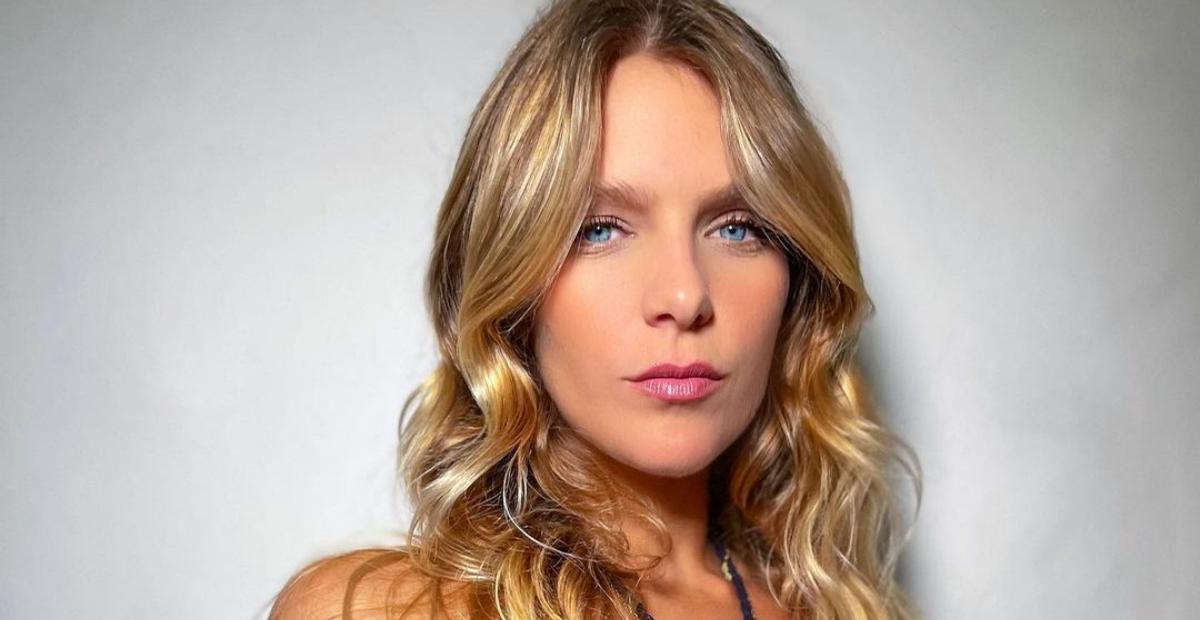 Isabella Santoni exibe curvas exuberantes com biquíni fio dental: ”A própria perfeição!”