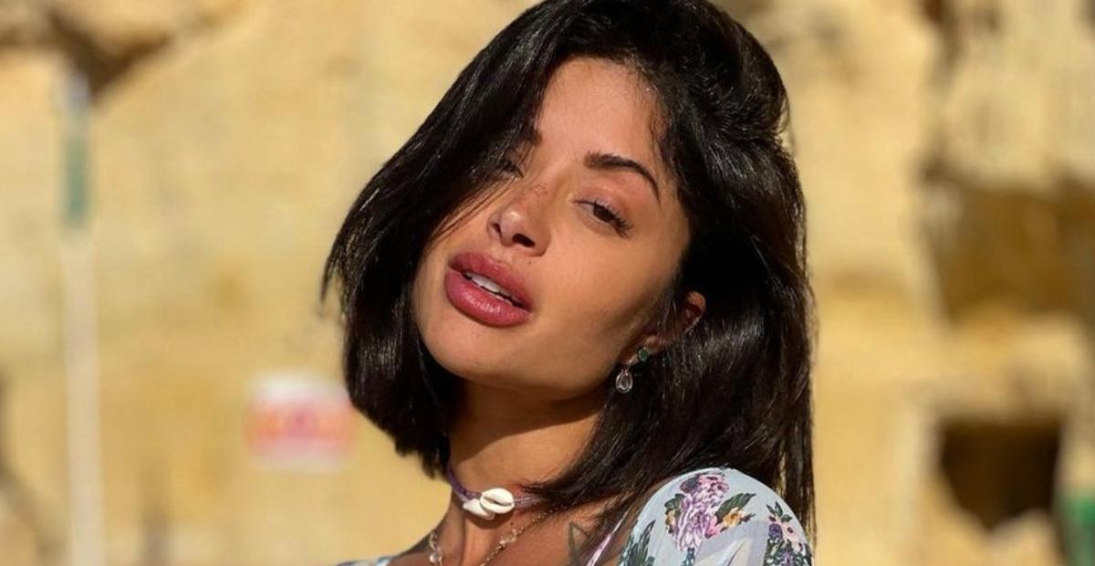 Aline Campos, ex-Riscado, rebola muito de biquíni cavado fio dental e para tudo: ”Espetáculo!”