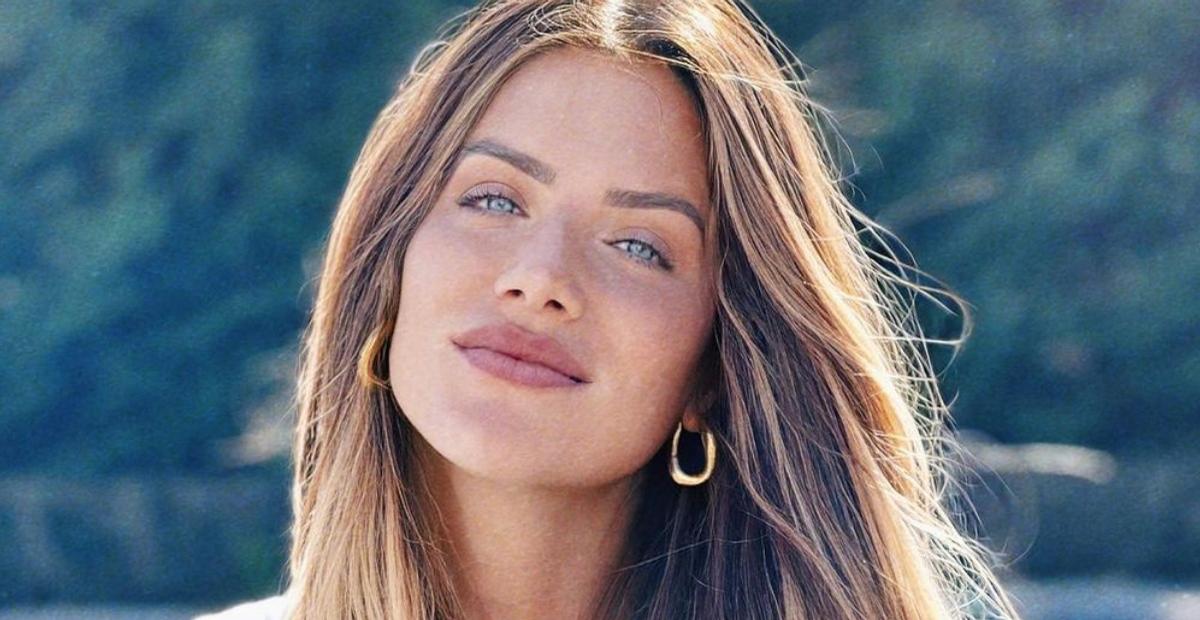 Giovanna Ewbank exibe corpo escultural com biquíni fininho em praia da Bahia: ”Uma deusa”
