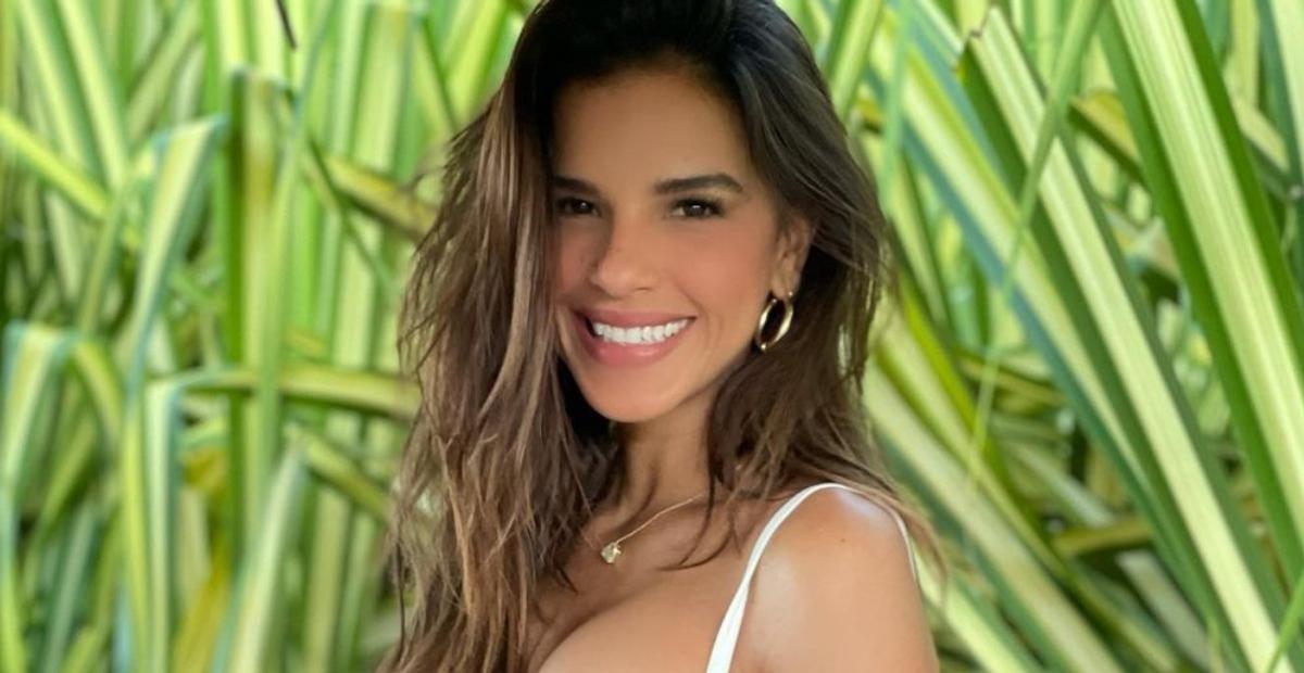 Mariana Rios ostenta corpo escultural com biquíni cavado em cenário paradisíaco: ”Sensacional”