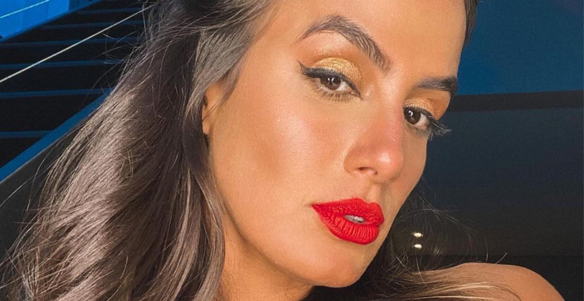 Carol Peixinho exibe abdômen sarado em aeroporto da Europa e leva web à loucura: ”Deusa”