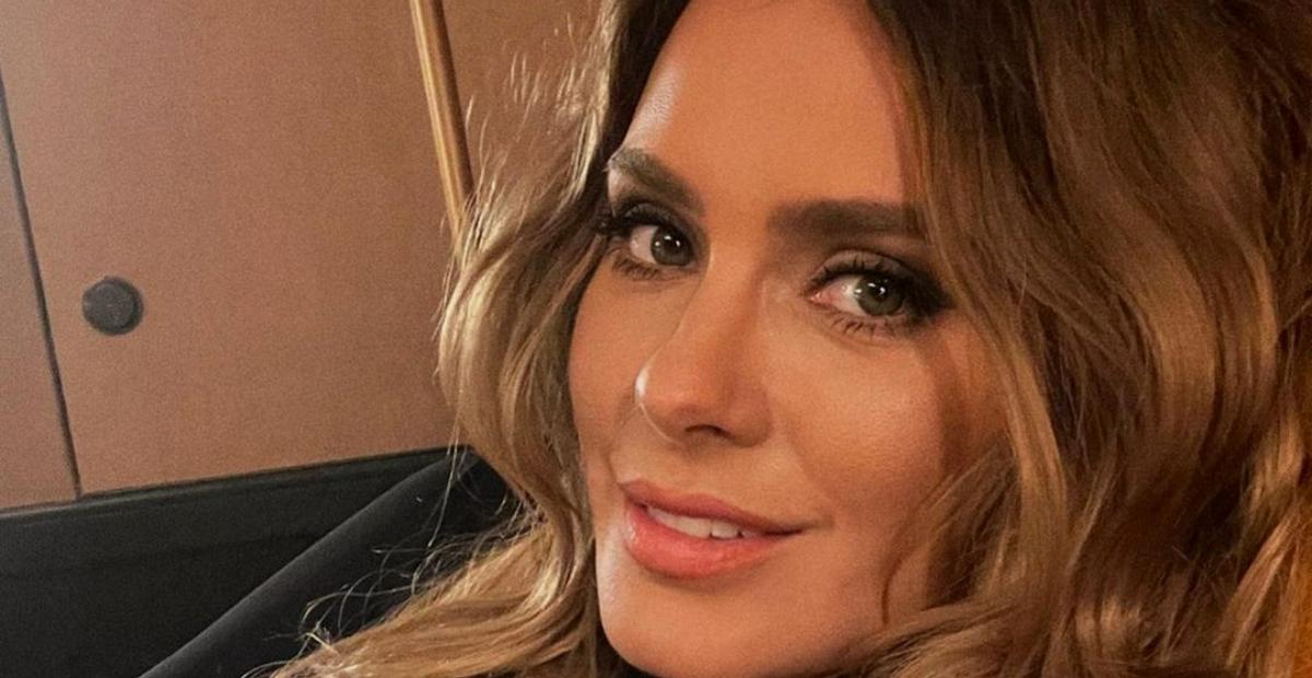 Carolina Dieckmann surge deslumbrante em selfie e fãs elogiam: ”Beleza natural”