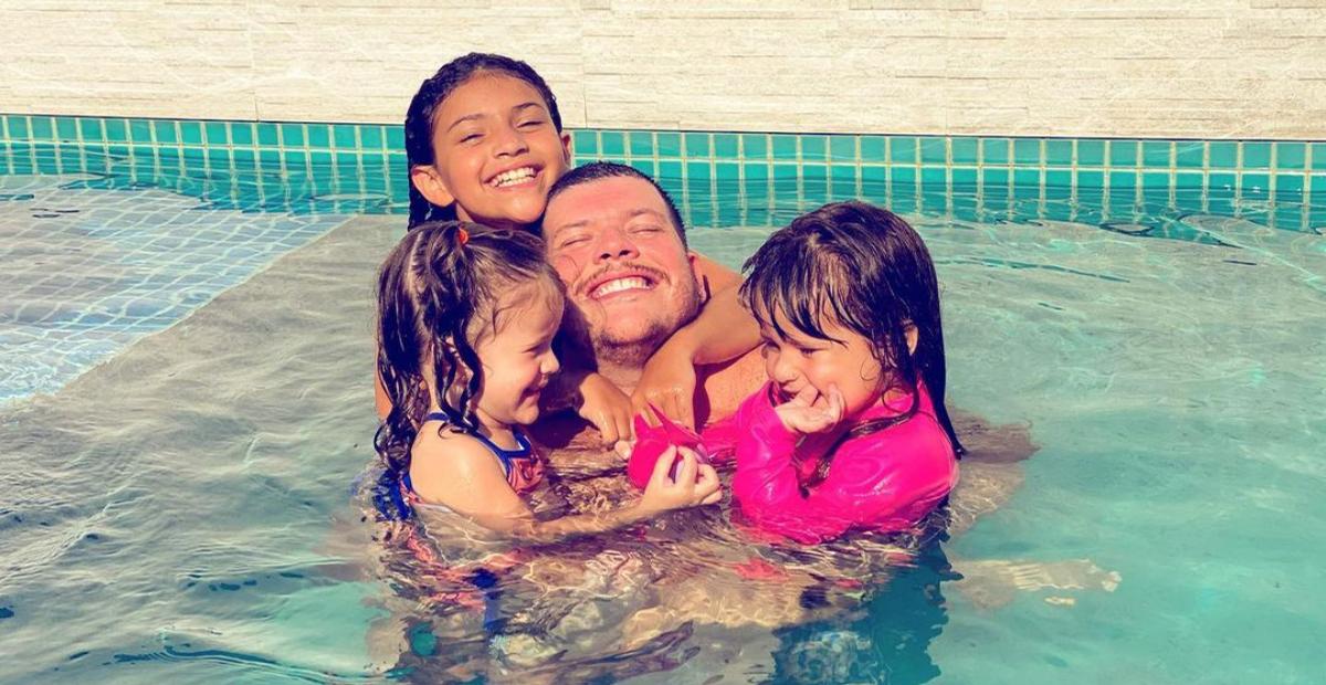Ferrugem derrete a web ao publicar clique das filhas: ”Belas princesas!”