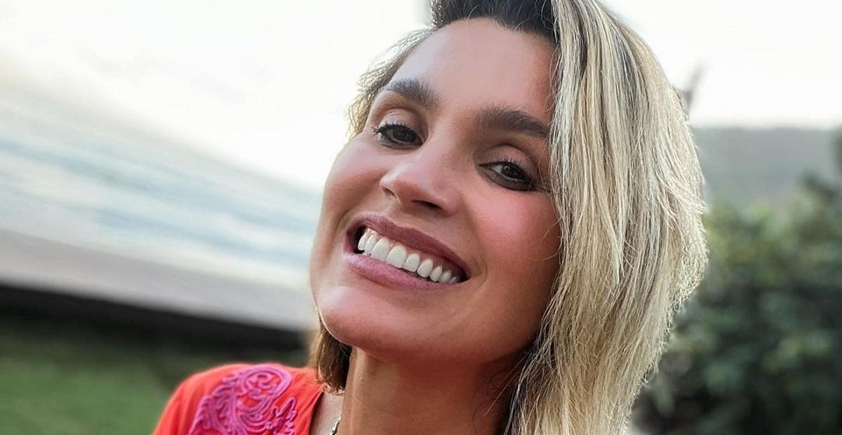 Flávia Alessandra surge só de blazer em registro nas redes e recebe elogios