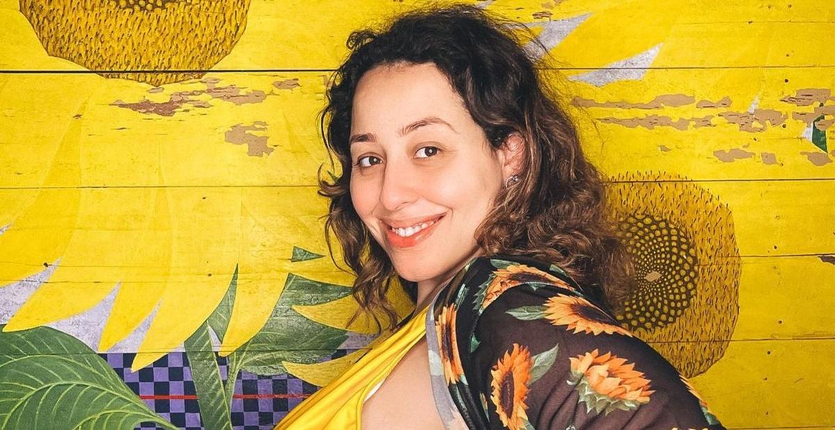 Grávida de gêmeos, Camila Monteiro entra em trabalho de parto e marido pede orações