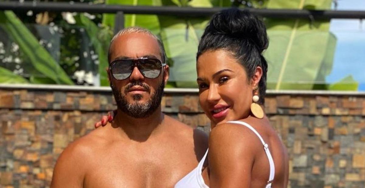 Na praia, Gracyanne Barbosa e Belo dançam juntos e trocam mensagens de amor na web