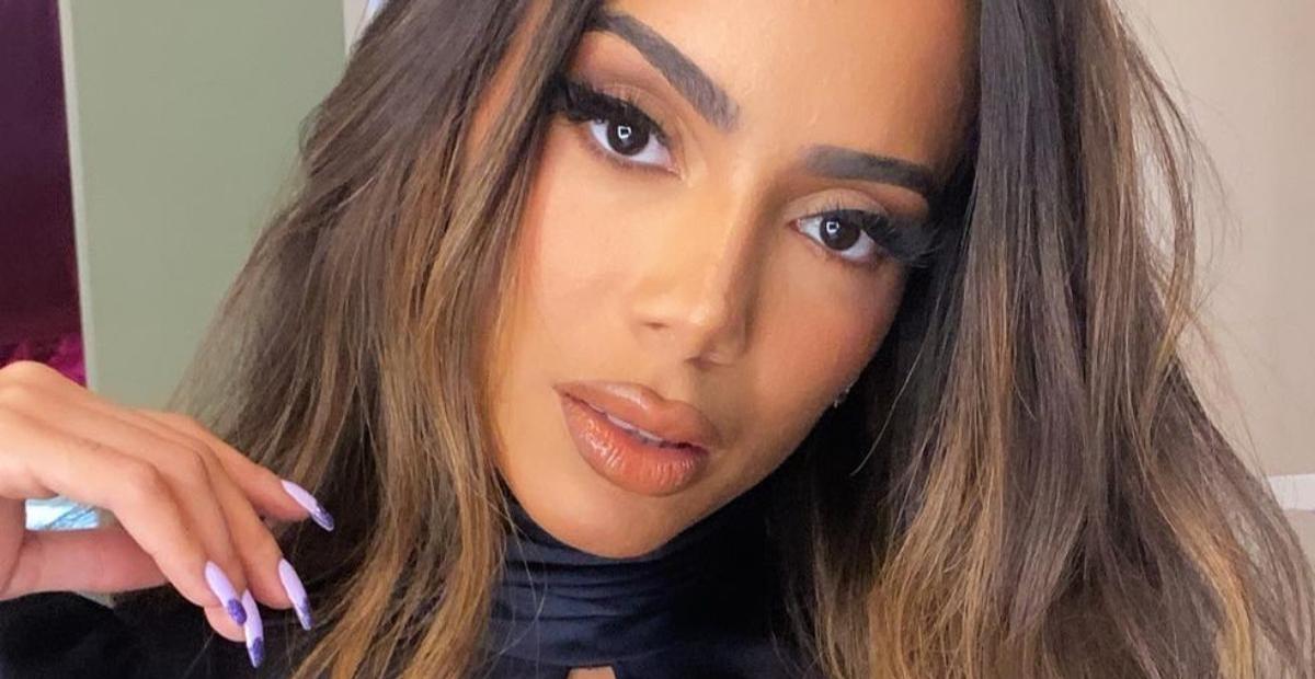 Anitta compartilha cliques sensuais dos bastidores de ‘Envolver’, sua nova música em espanhol