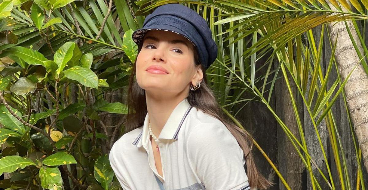 Camila Queiroz deixa os seguidores babando ao exibir produções deslumbrantes