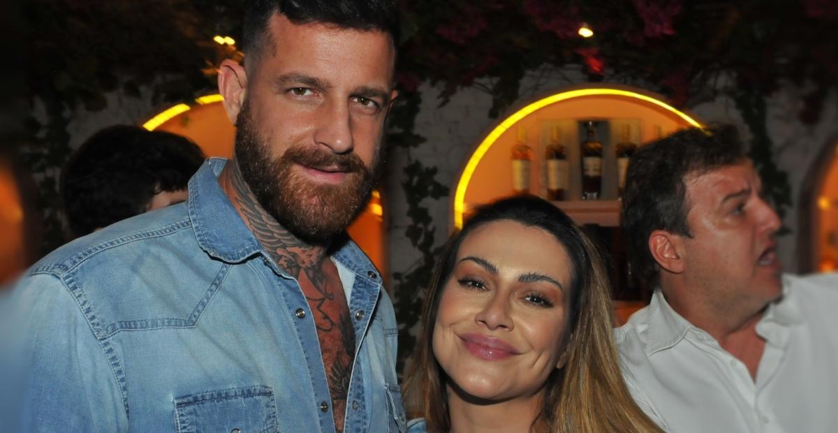 Apaixonada, Cleo combina look e protagoniza momento quente com o maridão, Leandro D’Lucca