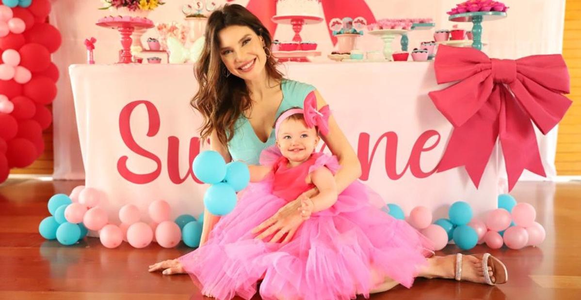 Com duas festas, Júlia Pereira celebra primeiro ano da filha: ”Ela é a nossa alegria”