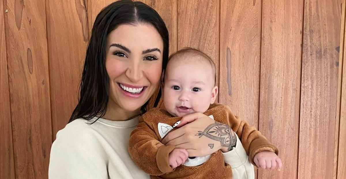 Bianca Andrade exibe momento carinhoso ao lado do filho, Cris: ”Agarradinha com o meu neném”