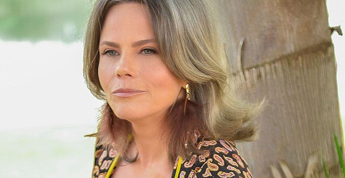 Maria Cândida faz tatuagem nos seios para esconder cicatrizes