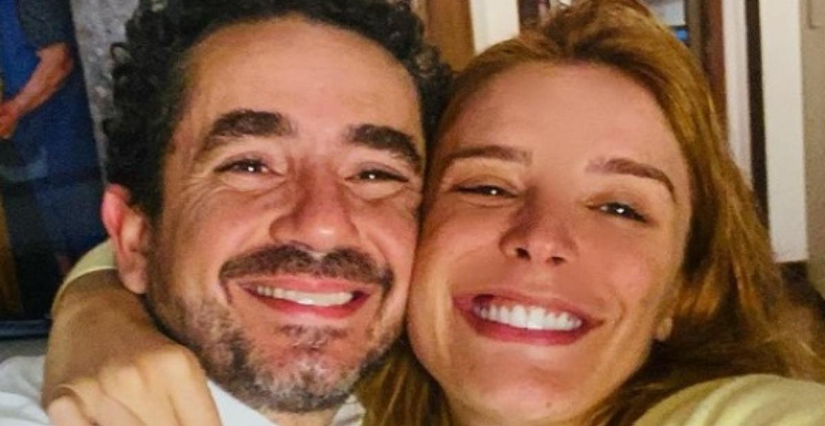 Rafa Brites surge em jantar romântico com Felipe Andreoli em comemoração aos 10 anos de casamento