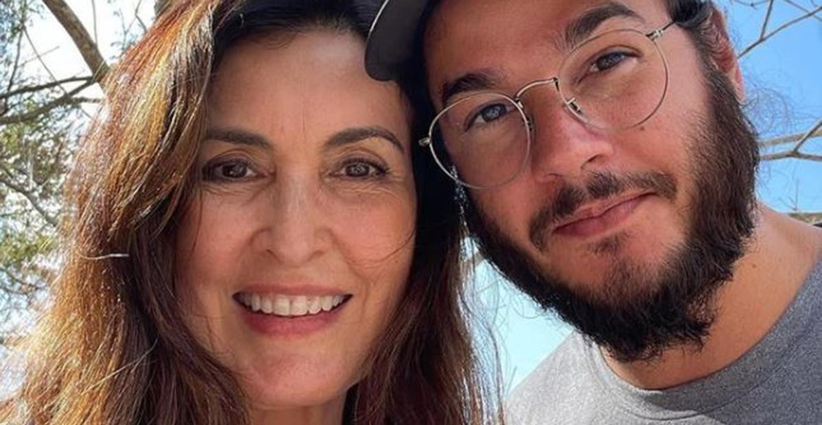 Fátima Bernardes reúne os pais e sogros pela primeira vez: ”Que alegria”