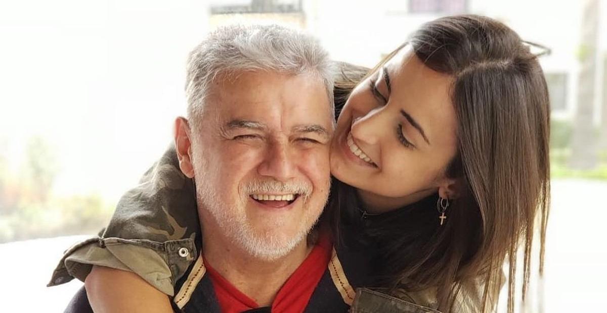 Mari Palma faz texto para atualizar o pai sobre as coisas que aconteceram nos 8 meses após sua morte