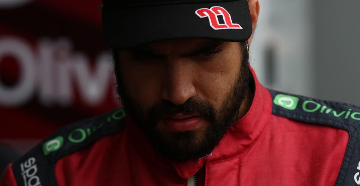 Caio Castro dedica vitória na Porsche Cup 2021 para avó: ‘Final de semana que ela faria aniversário’