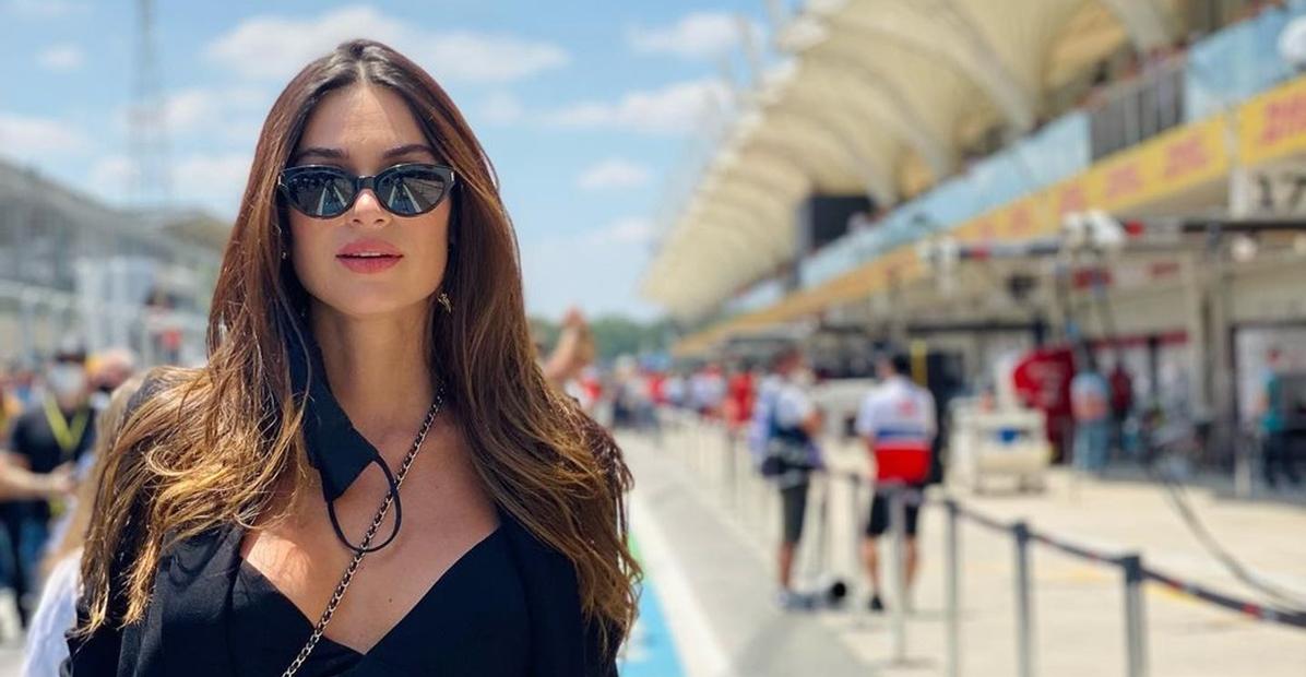 Grávida, Thaila Ayala curte Fórmula 1 e exibe lindo barrigão: ”Maravilhosa”